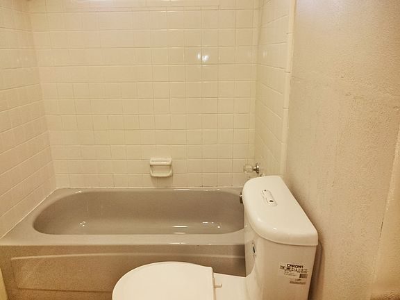 3rd image of 5038 Bayhead Dr