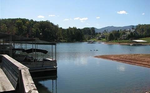2nd image of 16 Phillips Cove Dr