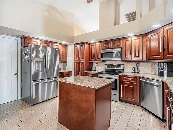 5th image of 3252 Noemi Dr