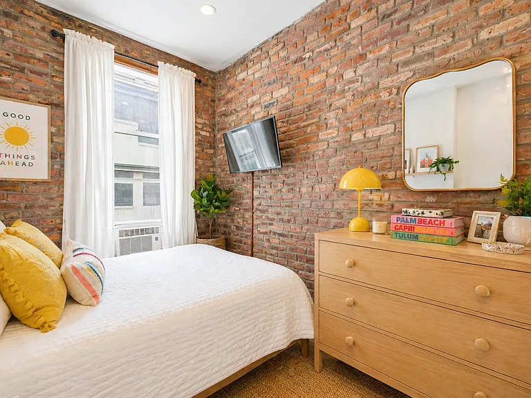 122 W 20th St #3D — Photo 3