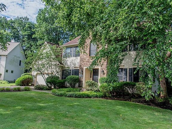 2nd image of 4751 Glastonbury Cir