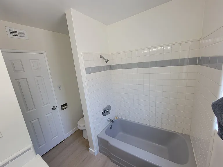 13531 Wyandotte St #9 — Photo 14