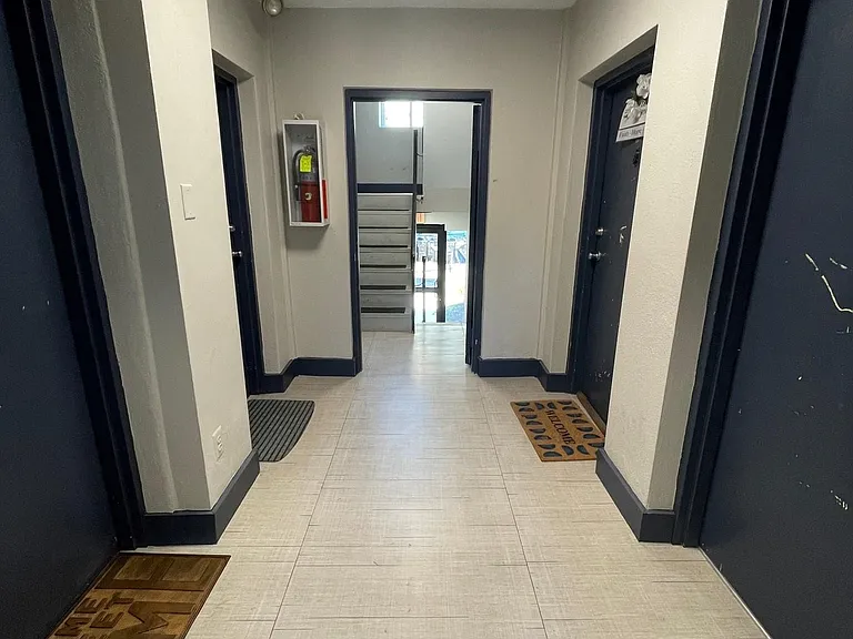 Laura Lane Apartments — Photo 23