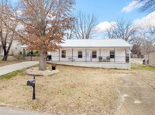 817 N Spruce St, Harrison, AR 72601