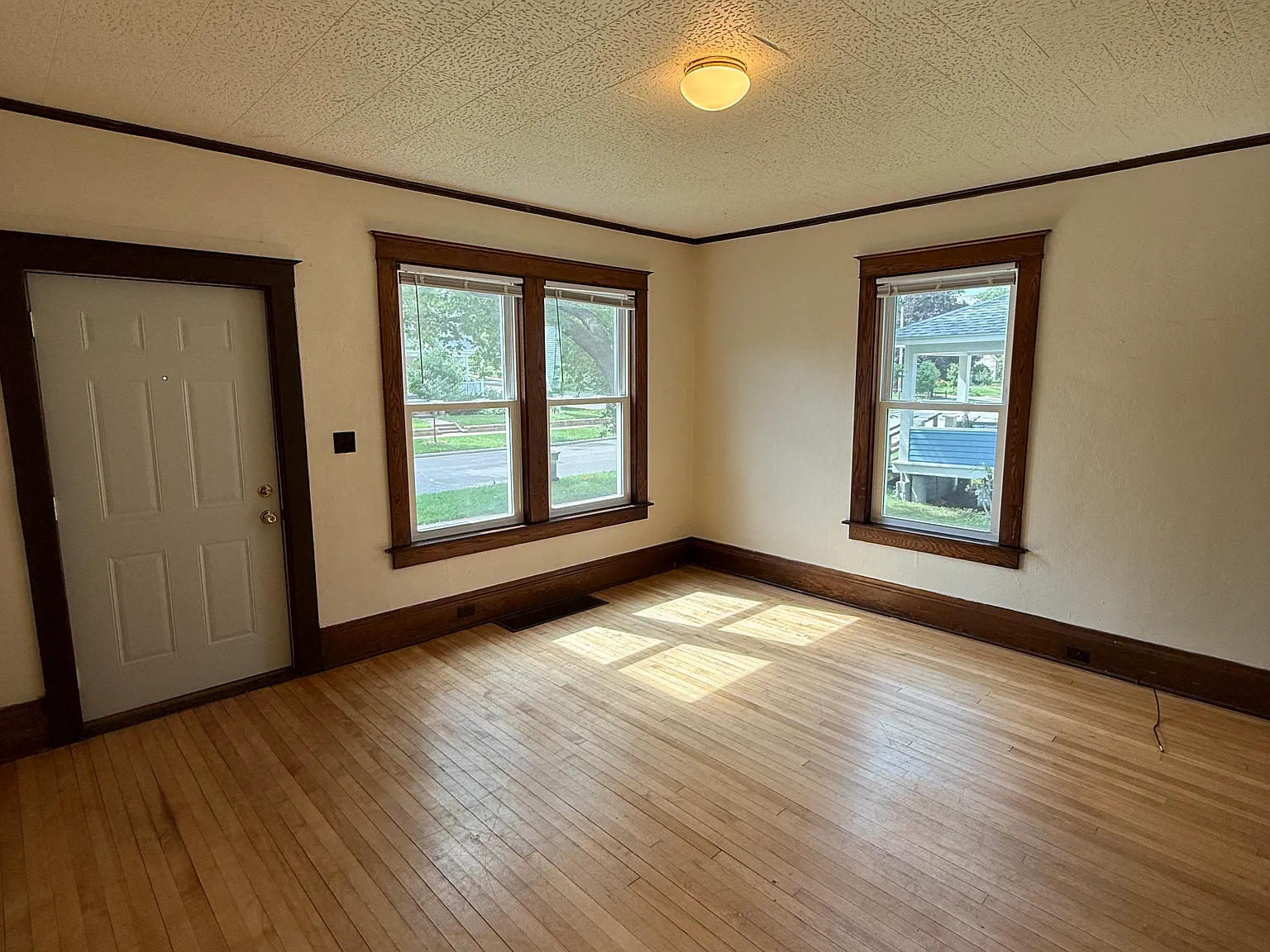 4 bed, 1256 sqft, $1,900 — Photo 4