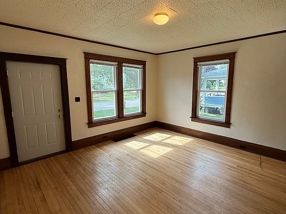 4th image of 517 2nd Ave