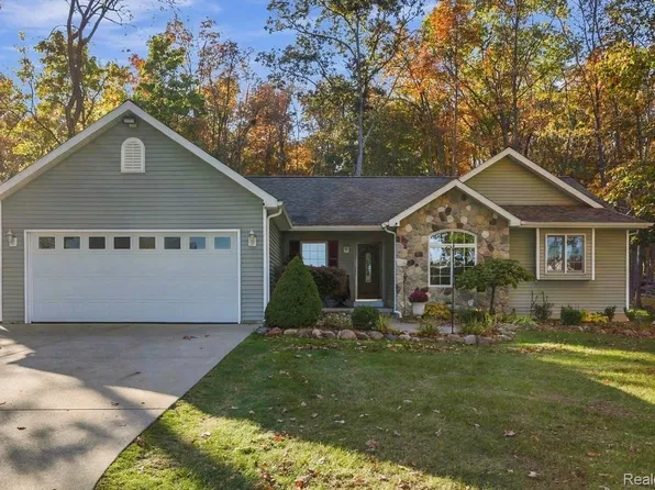 16290 Whitehead Dr, Linden, MI 48451