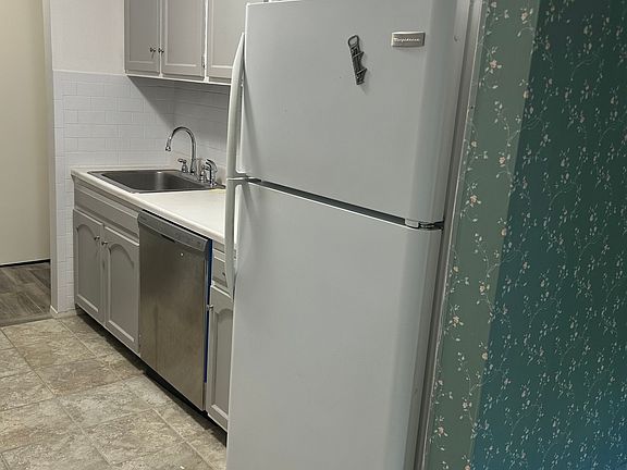 3rd image of 85 Riverside Avenue #C5