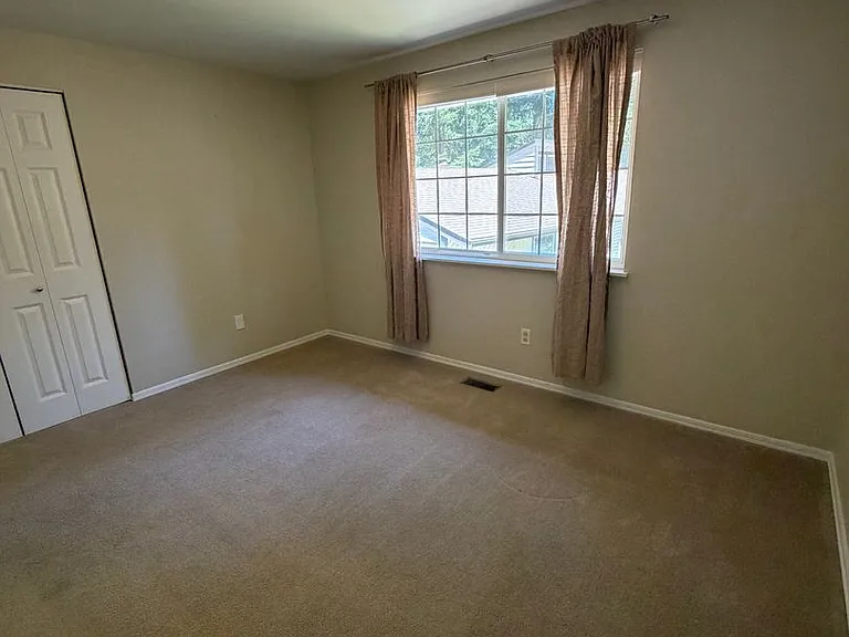 15802 SE 47th St — Photo 10