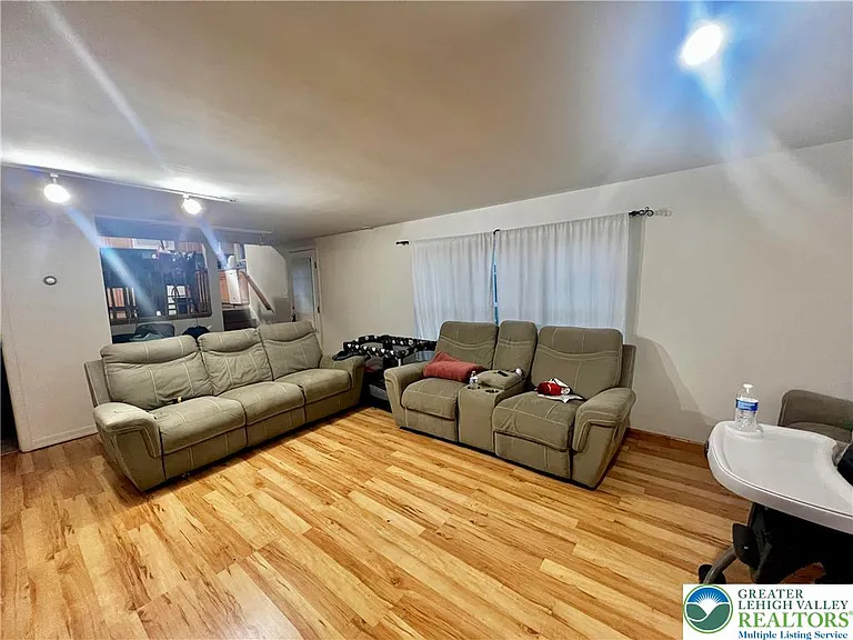 1160 Brentwood Ave — Photo 5