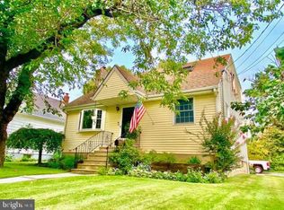 2 Iroquois Dr, Parlin, NJ 08859