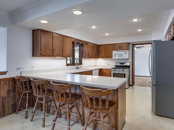 3rd image of 1913 Black Bridge Road