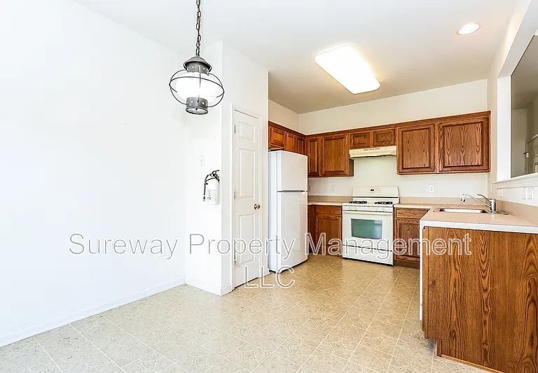 158 Chancellor Dr — Photo 7