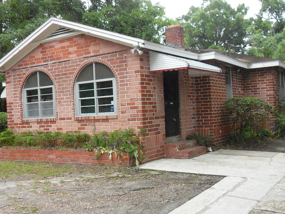 1st image of 1592 W 45th St