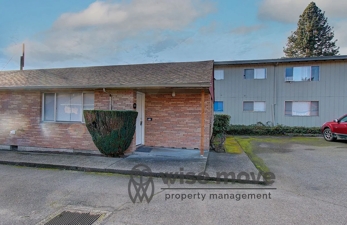 Building Photo - 2605 E Mill Plain Blvd #11