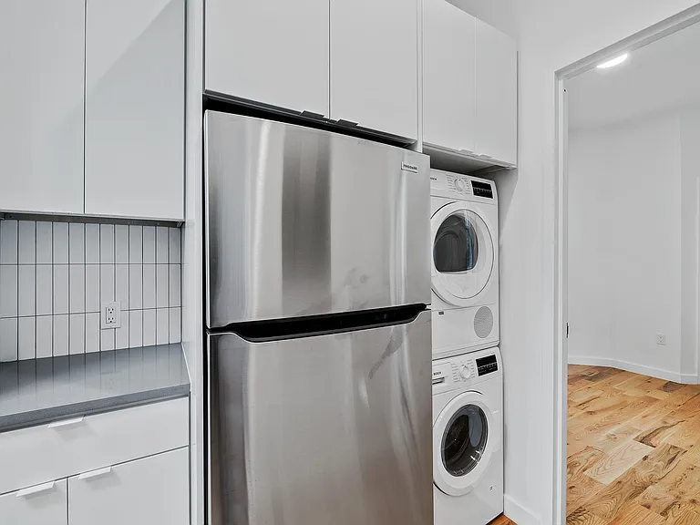 284 Suydam St #3R — Photo 3