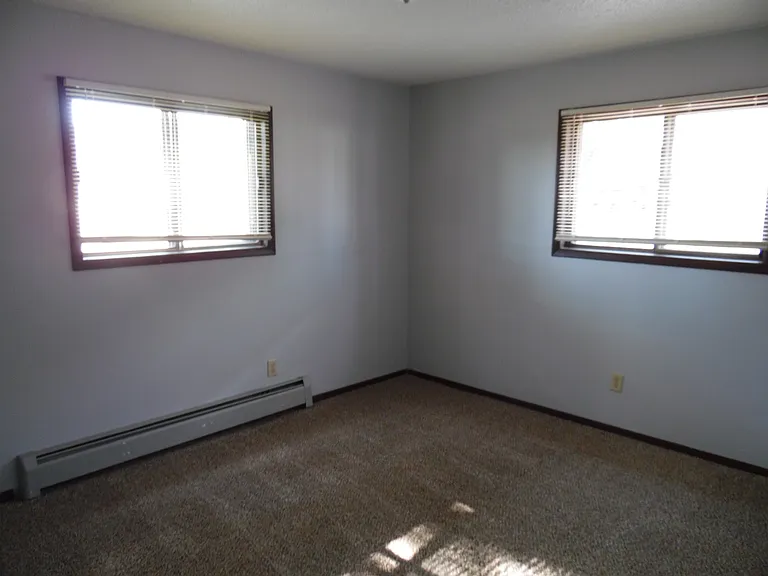 Arnold's Park Apartments — Photo 34
