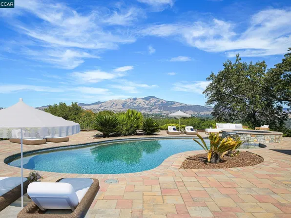 300 Oak View Ter, Danville, CA 94526