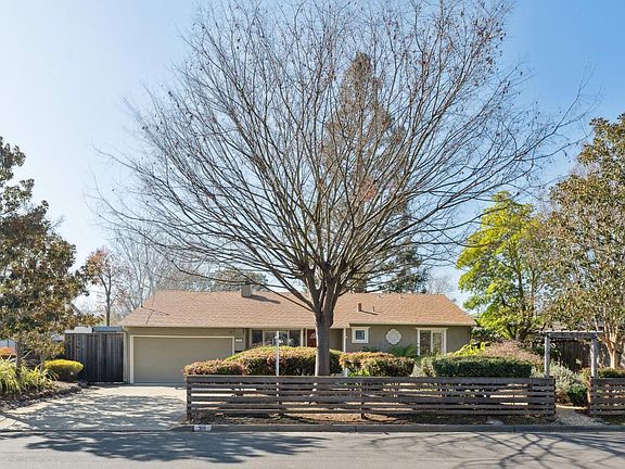 3rd image of 311 Las Flores Avenue
