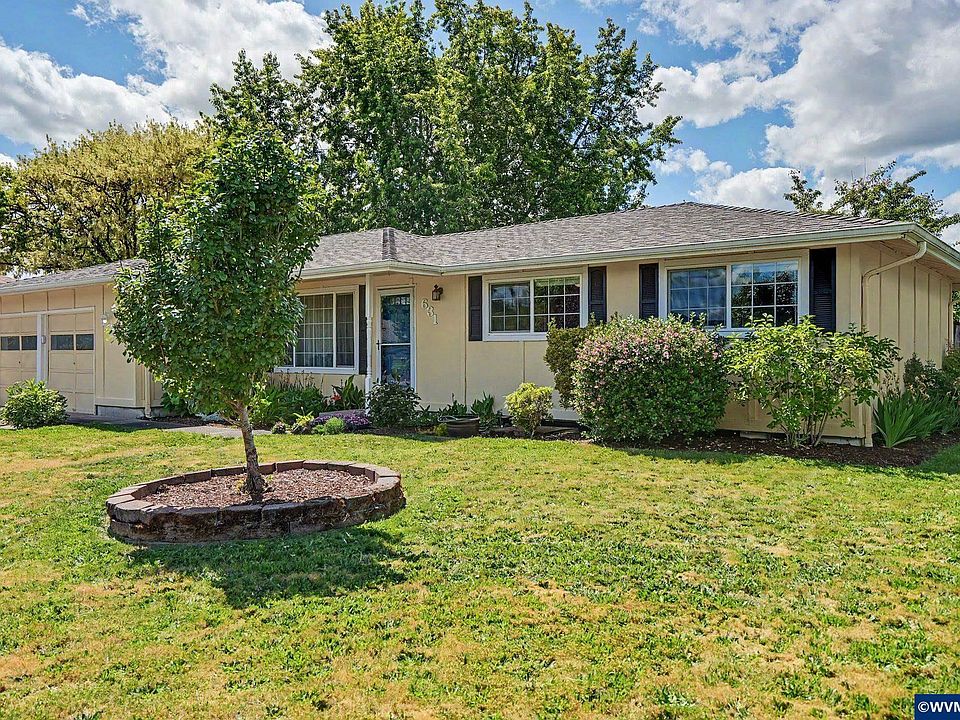 1st image of 631 NE Sherwood Way