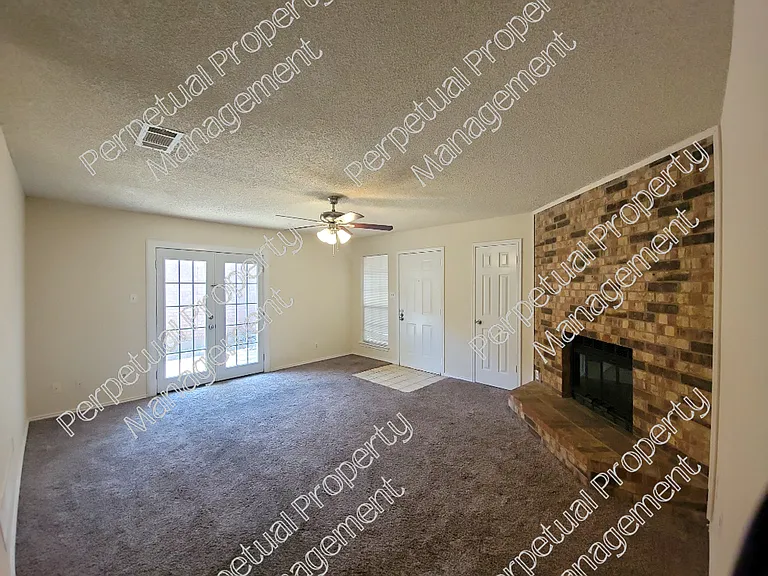 1714 Magnolia Ln — Photo 4