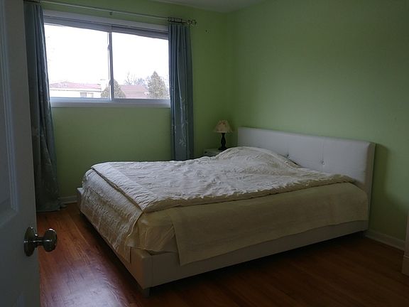 3rd image of 1409 E Jane Ave