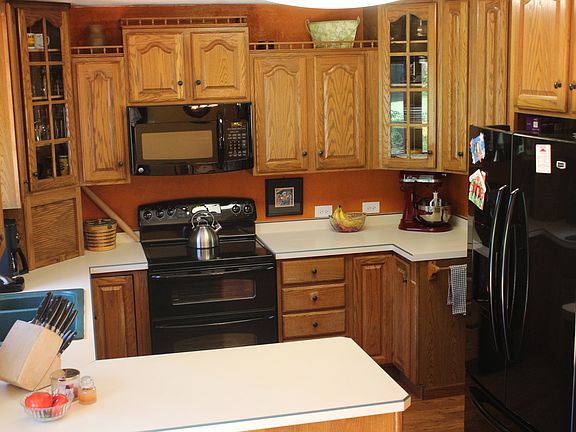 Kitchen, newer appliances