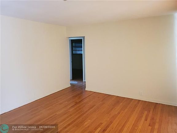 3rd image of 1331 Flamingo Dr