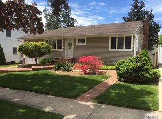 15 Forte Ave, Old Bethpage, NY 11804