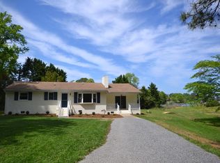 349 Kent Cove Rd, Kilmarnock, VA 22482