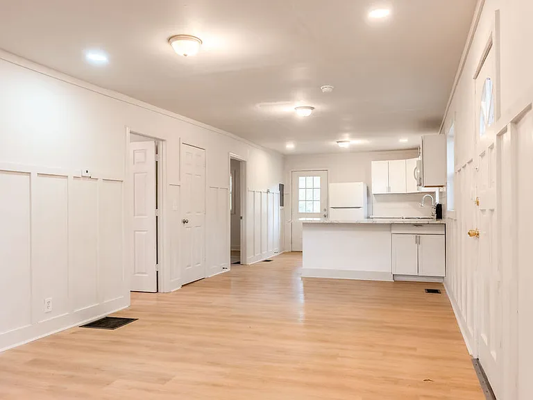 80 Menefee St — Photo 6