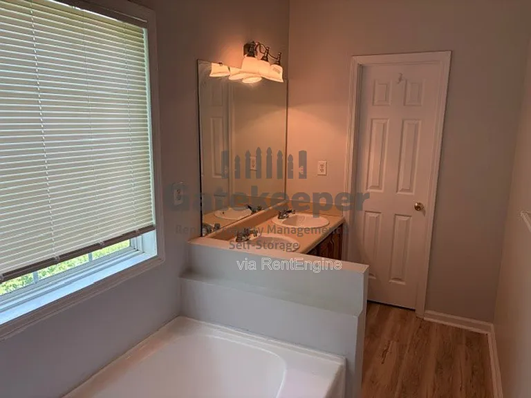 3161 Glen Hollow Dr — Photo 11