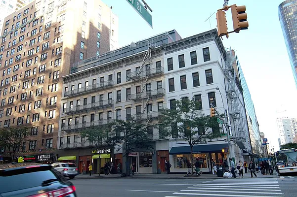 Rented by R New York | media 6