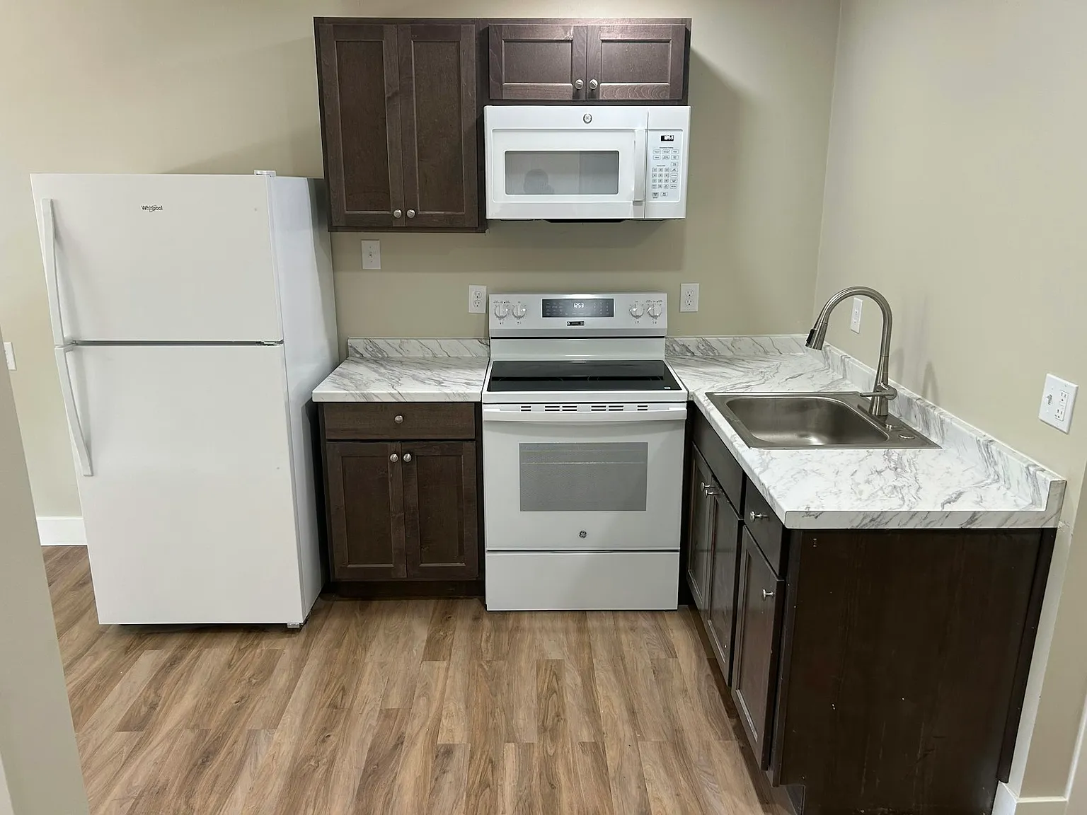 210 South Eaton Street, Unit 8 — Photo 2