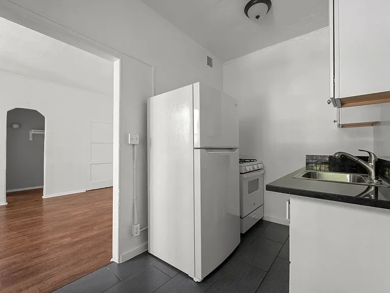 1610 N Normandie Ave — Photo 12