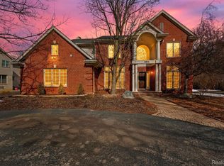 5874 Orchard Woods Dr, West Bloomfield, MI