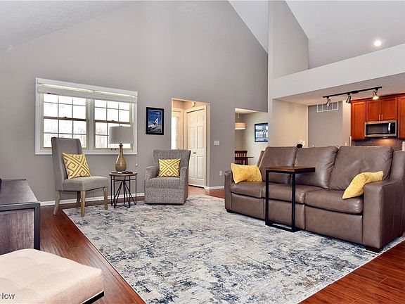 3rd image of 1375 Peppercorn Ln