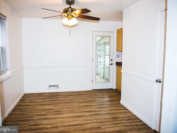 5th image of 521 Warren Rd #2