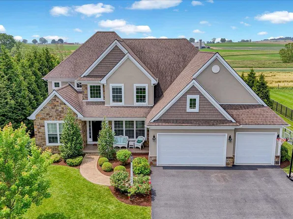 464 Greenhedge Dr, Lancaster, PA 17603