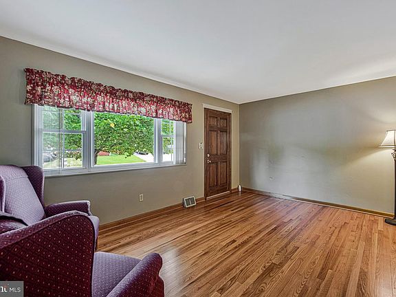 4th image of 26 Kempton Rd