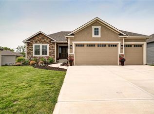 17606 Greyhawke Ridge Dr, Smithville, MO 64089