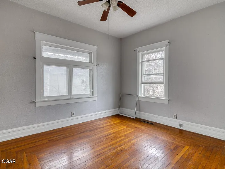1321 W Broadway St — Photo 5