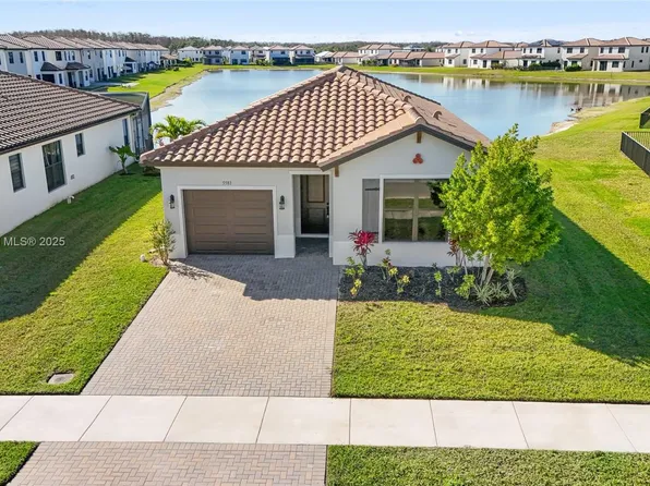 5583 Morino Way Ave, Maria, FL 34142