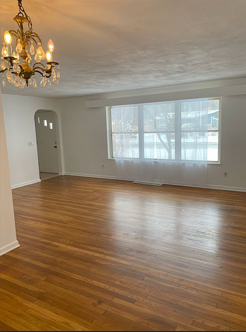1st image of 33153 Redwood Blvd