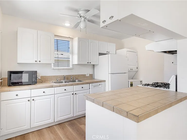 1104 Torrance Blvd — Photo 4