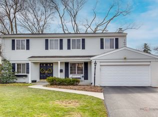 343 Thornwood Ln, Lake Bluff, IL 60044