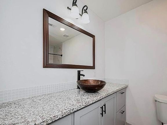 5th image of 2604 Windsor Ln