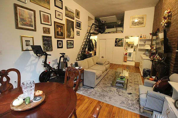 Rented by Luxor Homes & Investment Realty | media 30