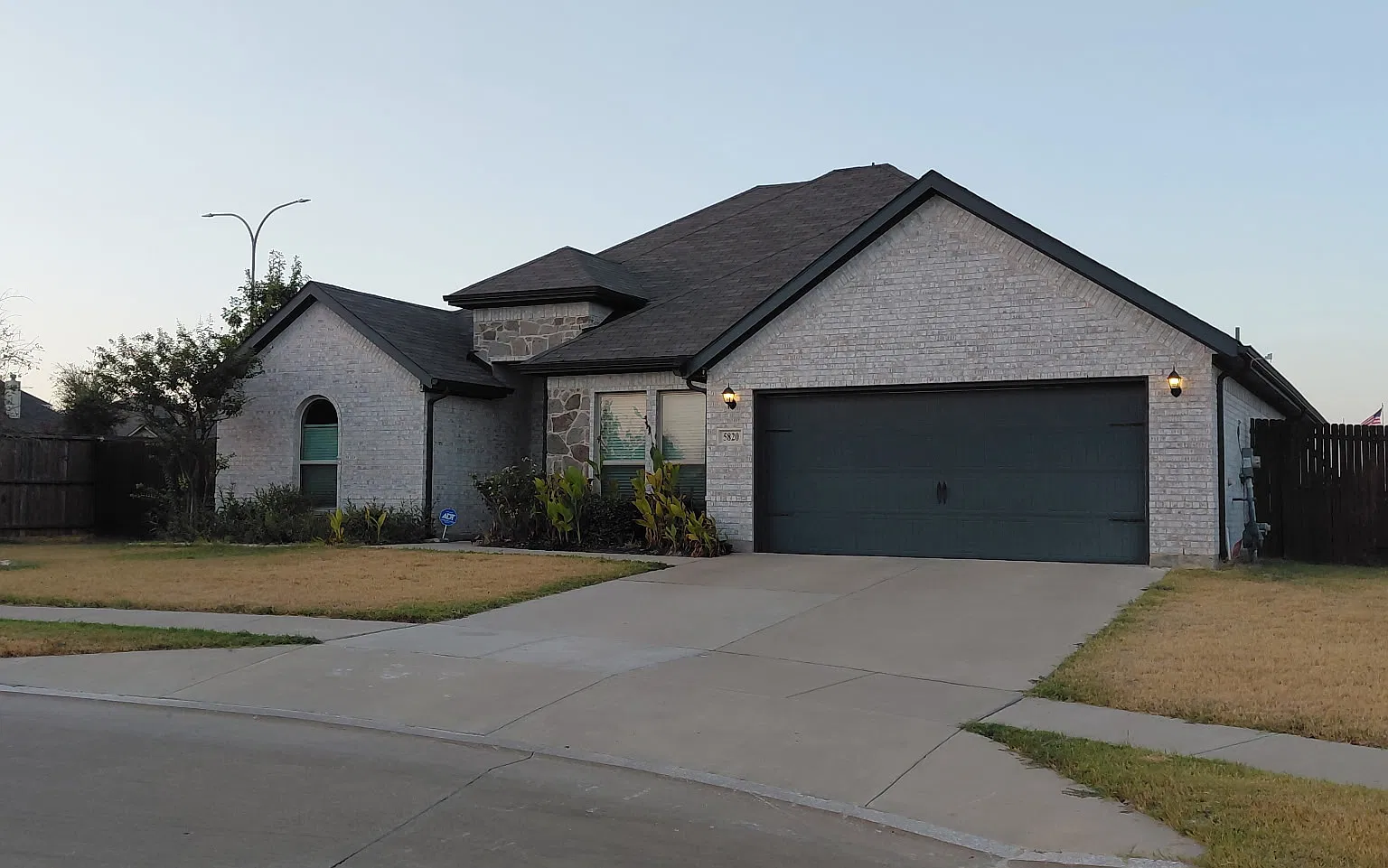 4 bed, 2504 sqft, $2,795 — Photo 1