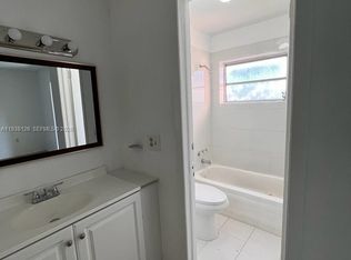 20520 NW 15th Ave APT 221, Miami Gardens, FL 33169